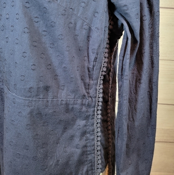 CROWN & Ivy Textured Tunic Blouse Dark Blue Size Medium - Picture 6 of 7